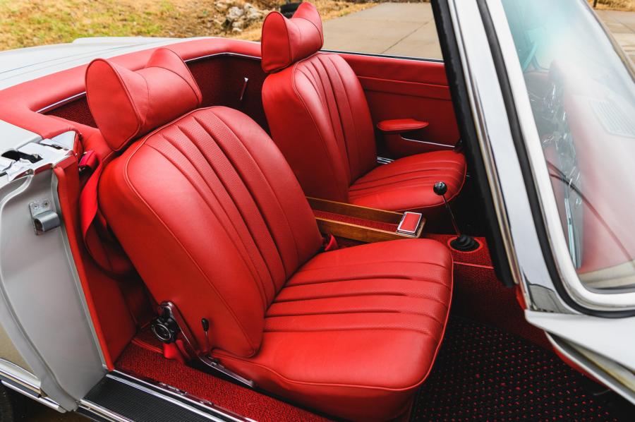 Интерьер Mercedes-Benz 280 SL (W113) 1969 года  (EU) (фото 90 из 141)